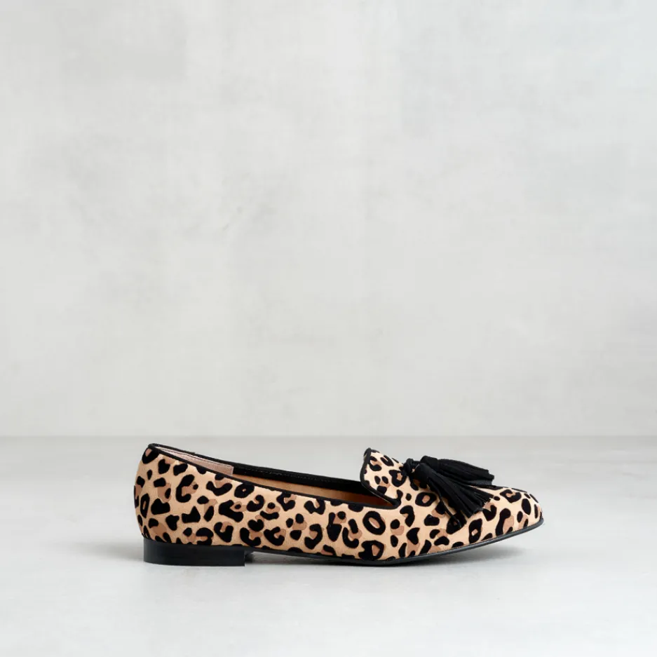 ballerina_in_camoscio_leo_0.webp Hot Ballerina in Camoscio Ballerine