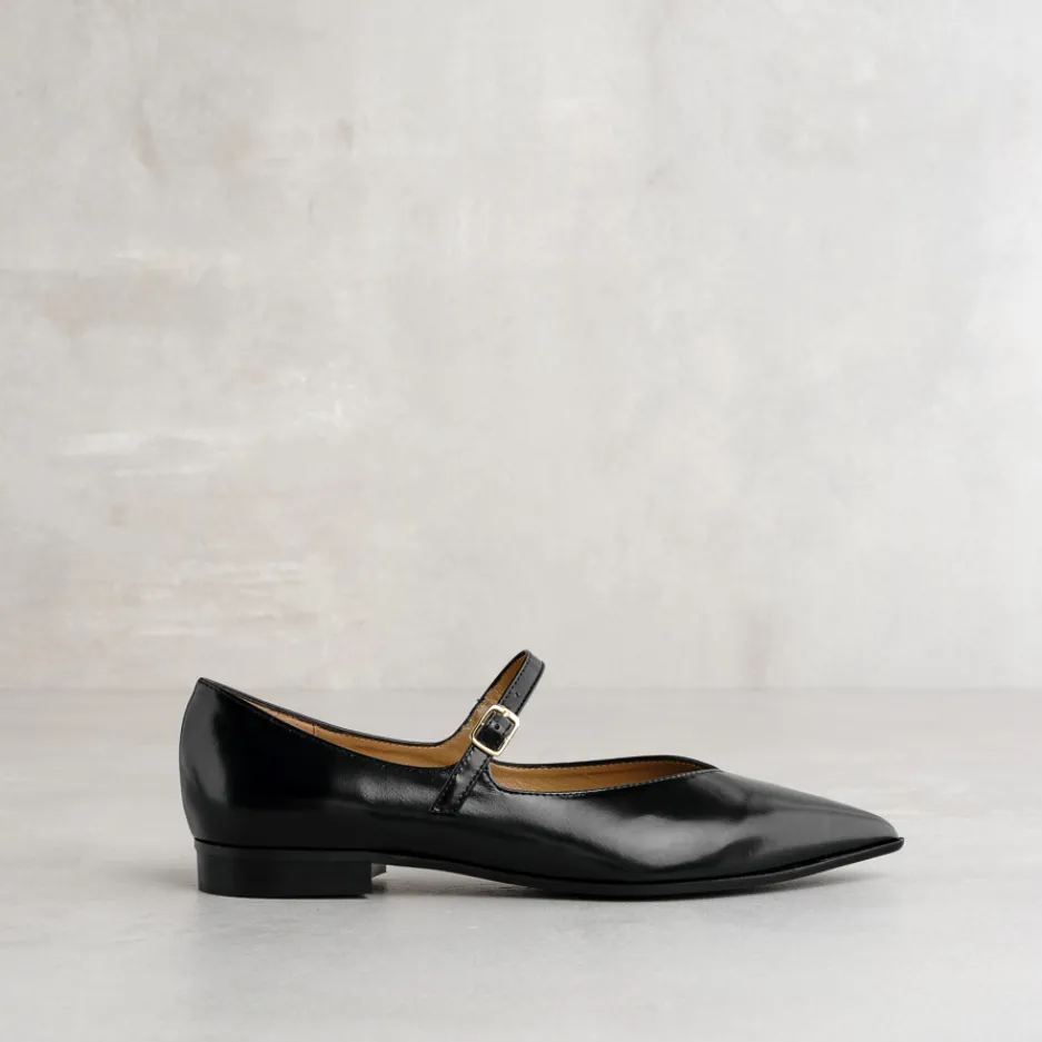 ballerina_nera_a_mandorla_1-1.webp Outlet Ballerina Nera a Mandorla Ballerine