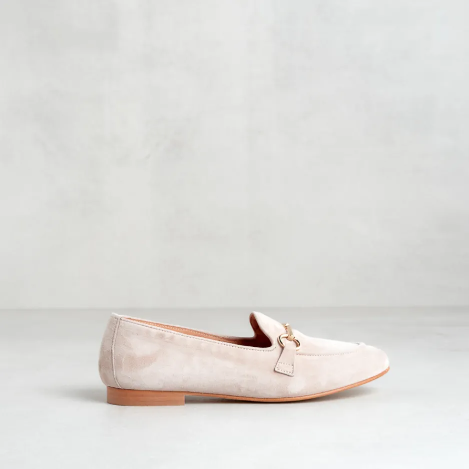 mocassino_beige_con_morse_1.webp Clearance Mocassino Beige con Morsetto Mocassini