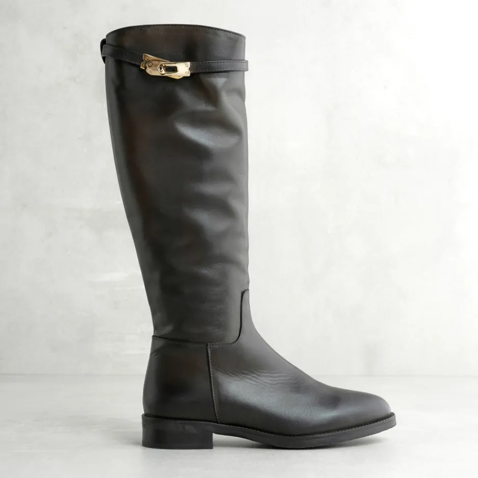 stivale_con_accessorio_1.webp Discount Stivale con Accessorio Stivali Flat