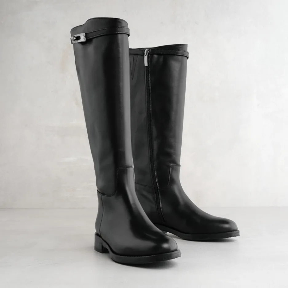 stivale_nero_con_accessor_1.webp Online Stivale con Accessorio Stivali Flat
