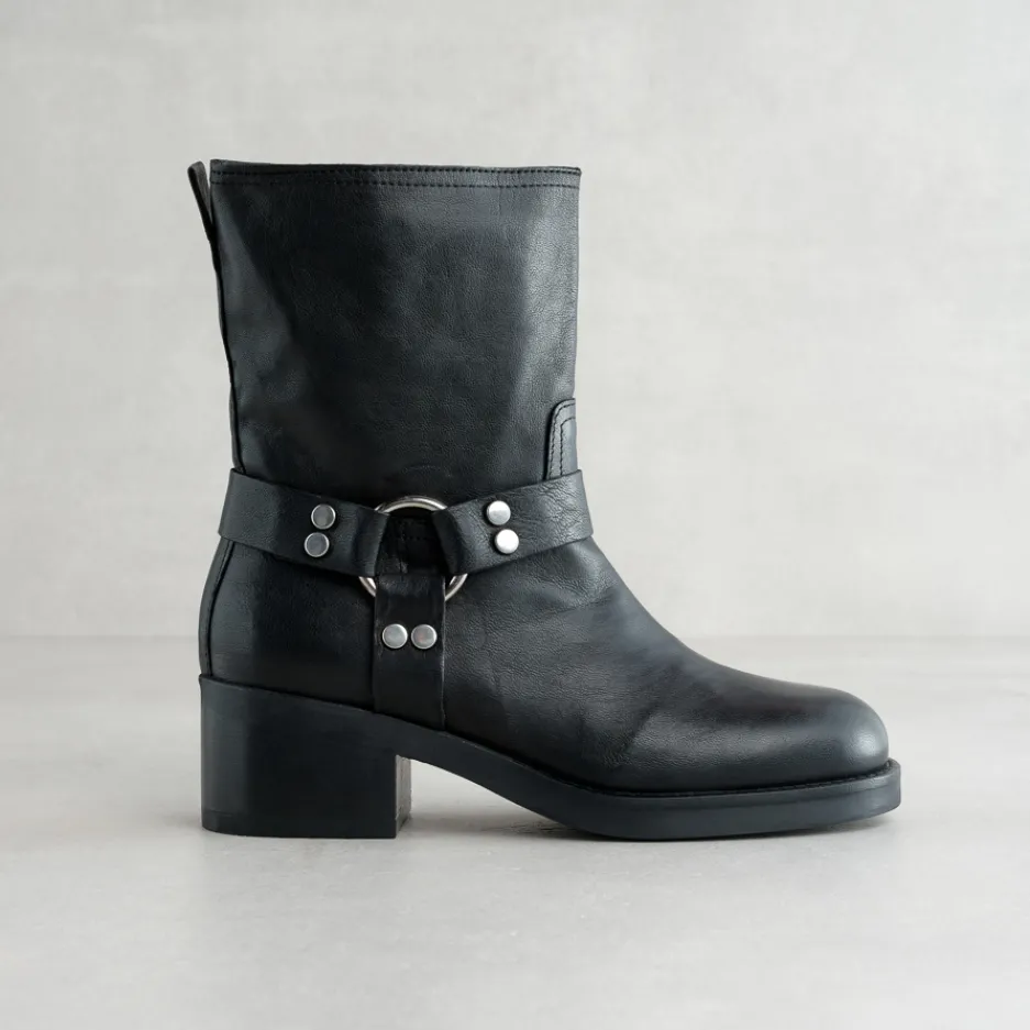 stivaletti_biker_in_pelle_0.webp Fashion Stivaletti Biker in Pelle Nera Stivaletti Con Tacco