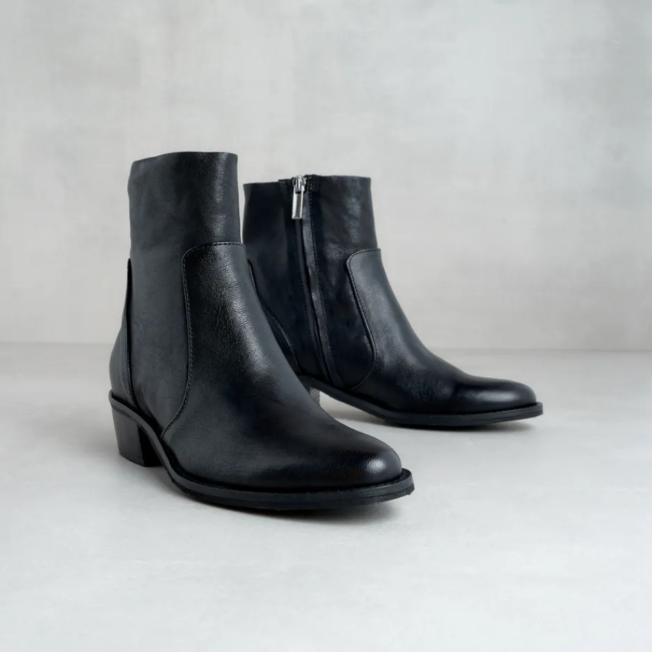stivaletto_in_pelle_nera_0.webp Hot Stivaletto in Pelle Nera Stivaletti Con Tacco