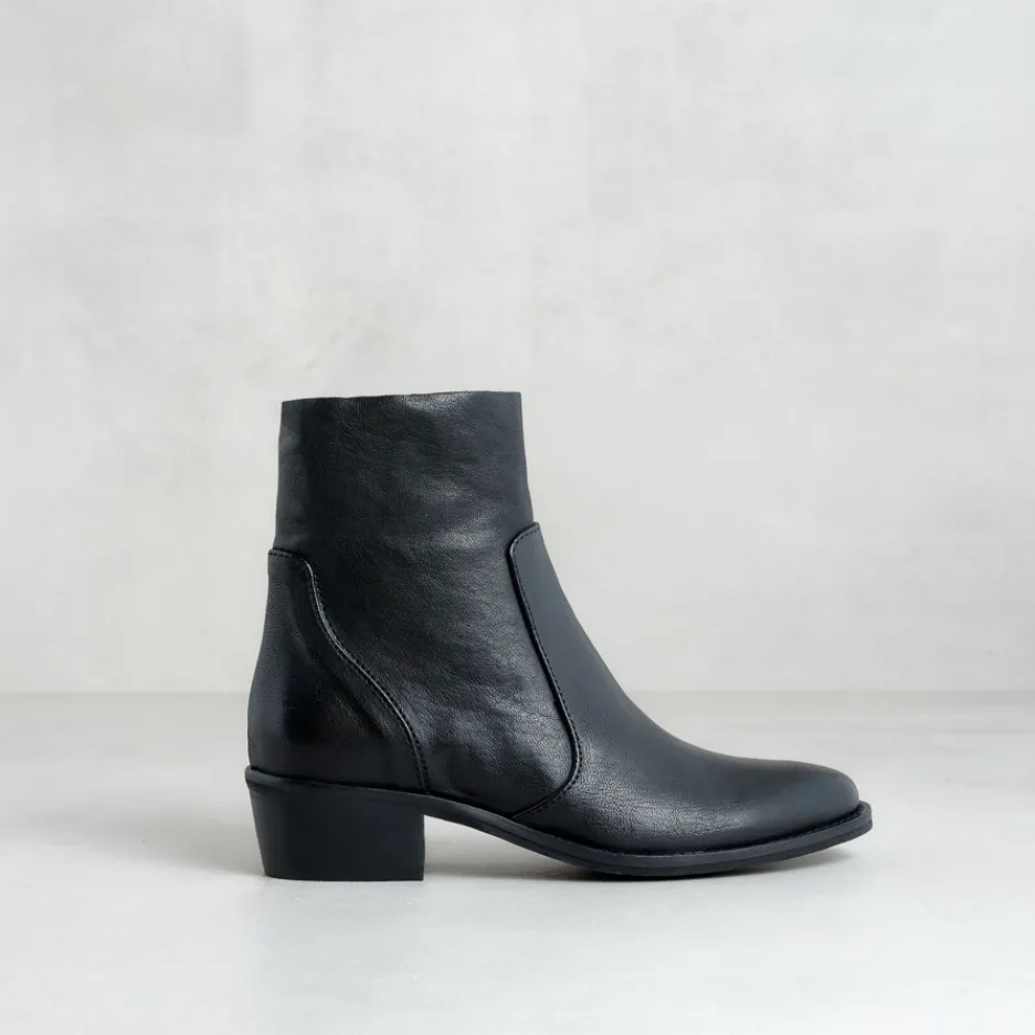 stivaletto_in_pelle_nera_1.webp Hot Stivaletto in Pelle Nera Stivaletti Con Tacco